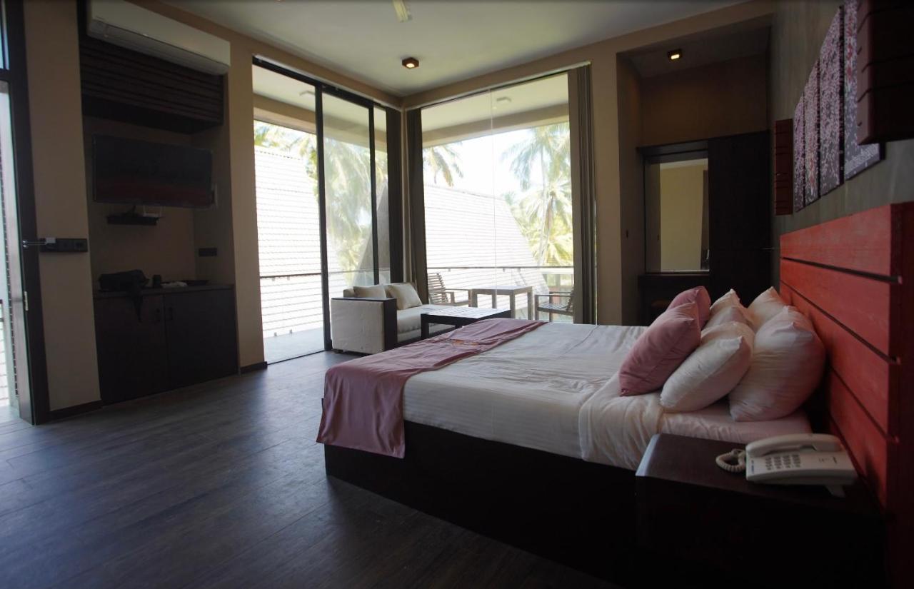 Soluna Beach Resort Marawila Exteriör bild