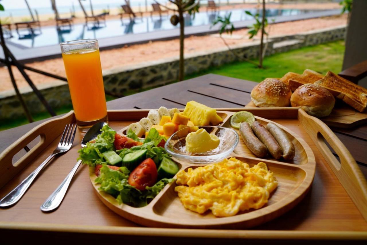 Soluna Beach Resort Marawila Exteriör bild